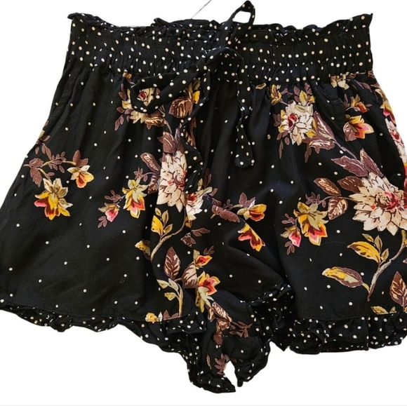 Floral multi color shorts - Picture 11 of 12